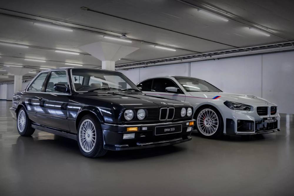 https://cdn.autogreeknews.gr/wp-content/uploads/2025/10/BMW-Homage-Editions-1009-2-2048x1366-1.jpg
