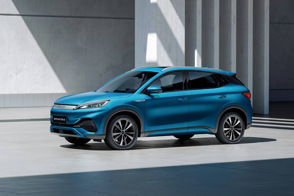 https://cdn.autogreeknews.gr/wp-content/uploads/2025/10/BYD-ATTO-3-2025-1.jpg