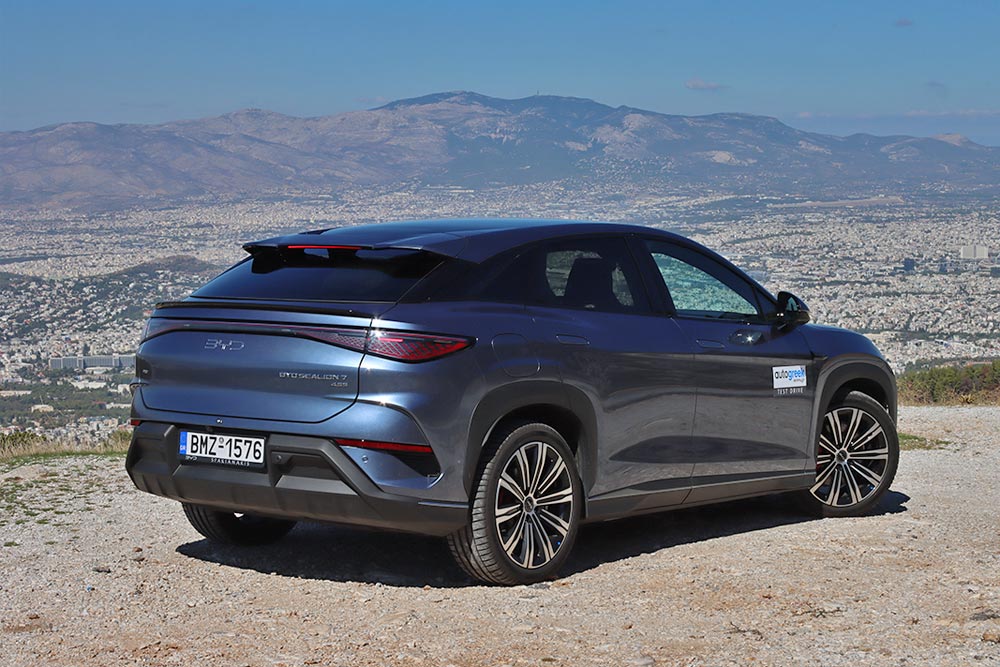https://cdn.autogreeknews.gr/wp-content/uploads/2025/10/BYD-Sealion-7-AWD-530-PS-11.jpg