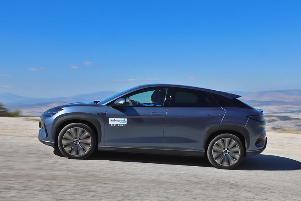 https://cdn.autogreeknews.gr/wp-content/uploads/2025/10/BYD-Sealion-7-AWD-530-PS-13.jpg