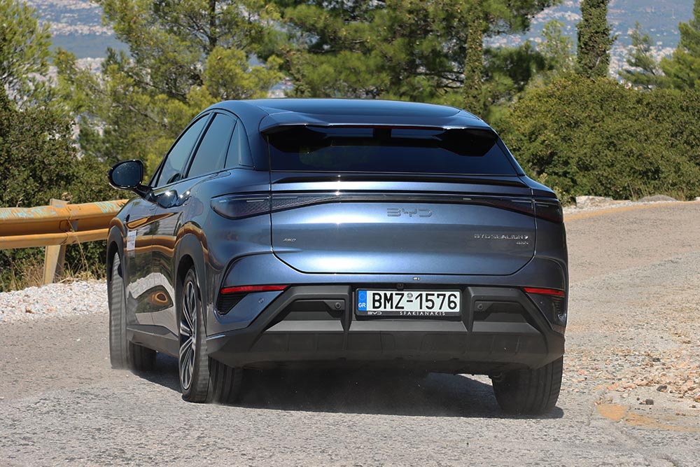 https://cdn.autogreeknews.gr/wp-content/uploads/2025/10/BYD-Sealion-7-AWD-530-PS-5.jpg