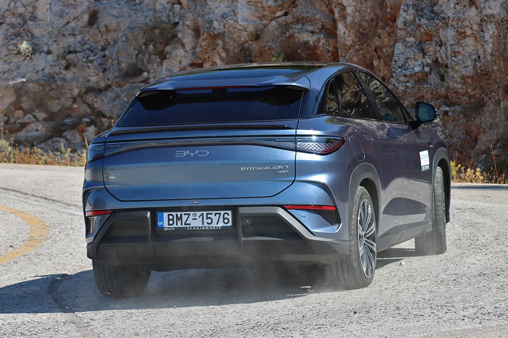 https://cdn.autogreeknews.gr/wp-content/uploads/2025/10/BYD-Sealion-7-AWD-530-PS-7.jpg