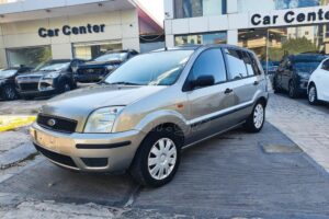 Ford-Fusion-2003-CarCenter-(2)