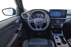 Ford Kuga PHEV 2025 (12)