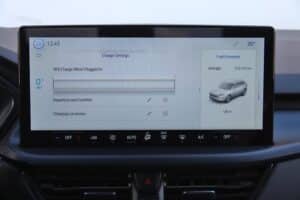 Ford Kuga PHEV 2025 (20)