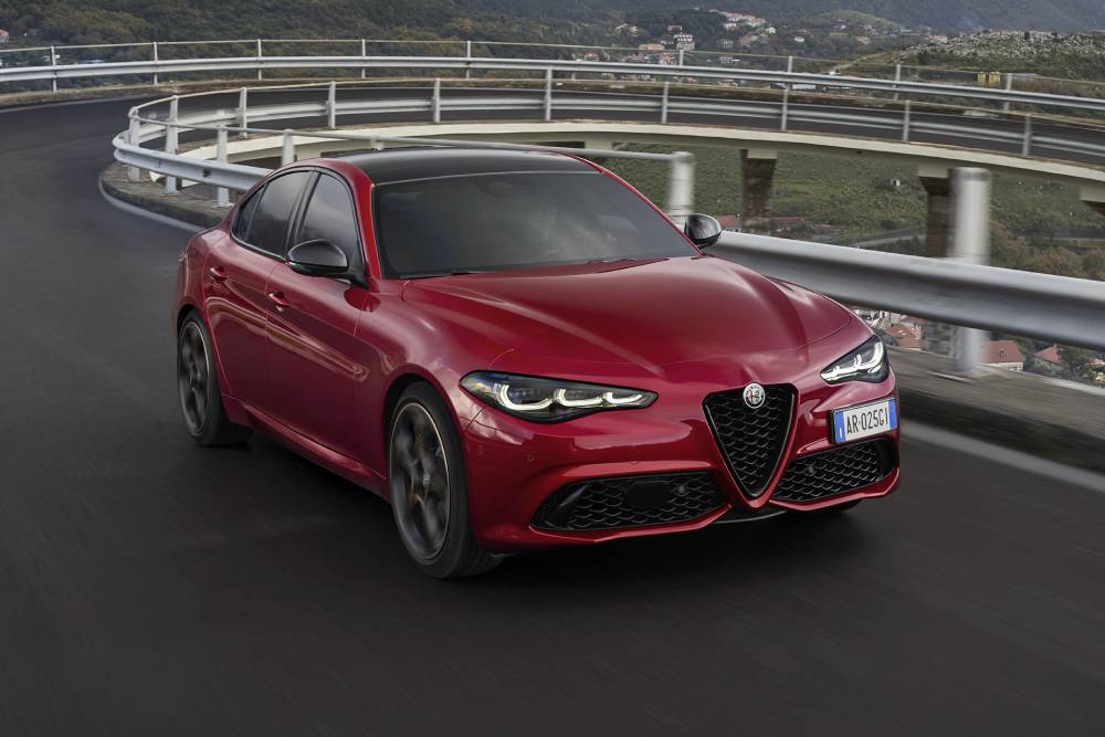 Νέες Alfa Romeo Intensa σε ελάχιστα κομμάτια για πολύ μακριά