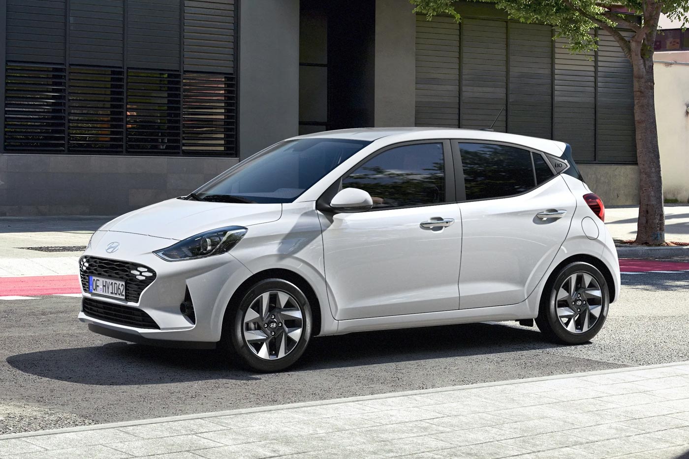 https://cdn.autogreeknews.gr/wp-content/uploads/2025/10/Hyundai-i10-static.jpg