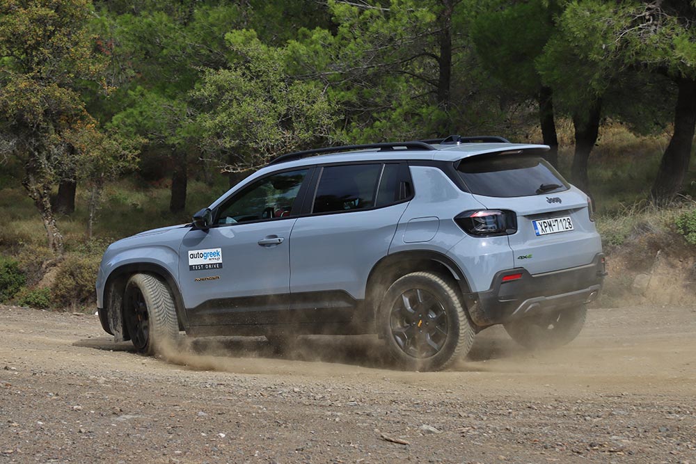 https://cdn.autogreeknews.gr/wp-content/uploads/2025/10/Jeep-Avenger-4xe-North-Face-3.jpg