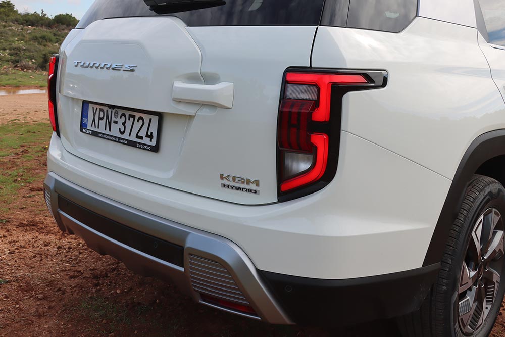 https://cdn.autogreeknews.gr/wp-content/uploads/2025/10/KGM-Torres-Hybrid-13.jpg