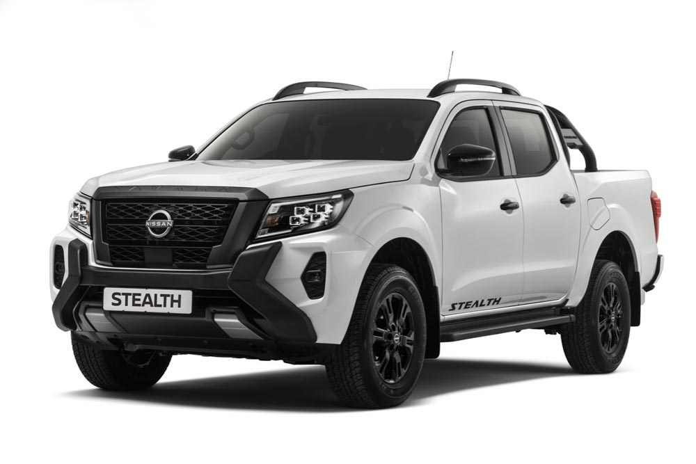 https://cdn.autogreeknews.gr/wp-content/uploads/2025/10/Nissan-Navara-stealth.jpg