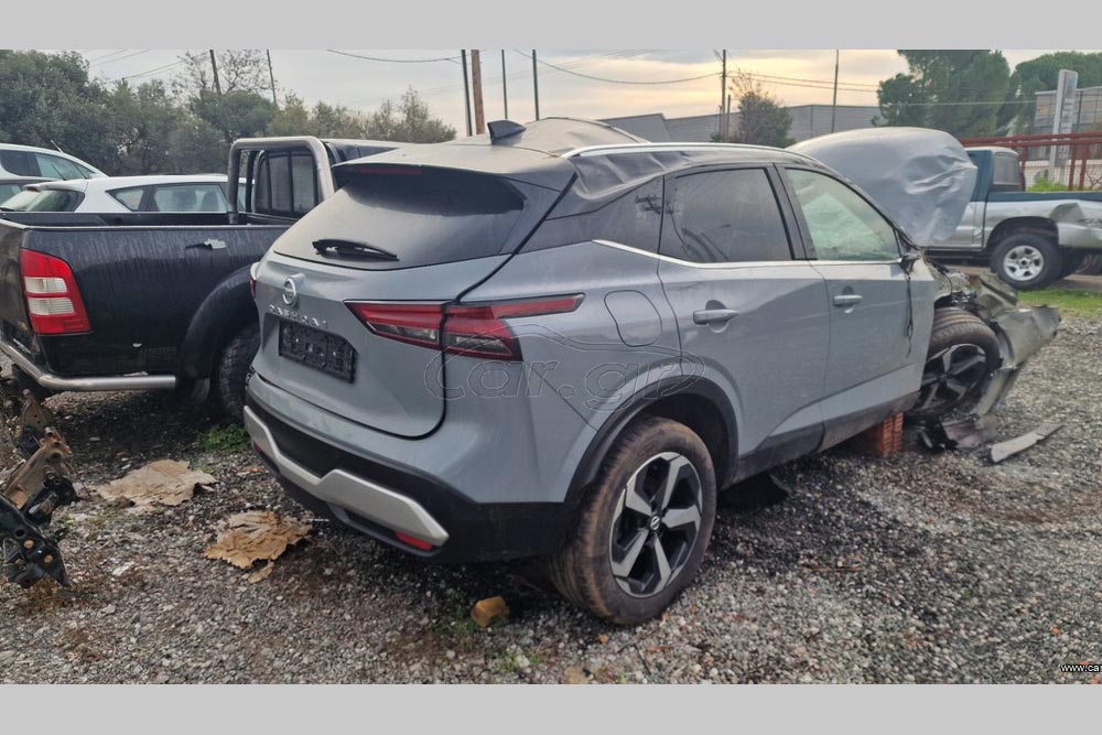 https://cdn.autogreeknews.gr/wp-content/uploads/2025/10/Nissan-Qashqai-crashed-5.jpg