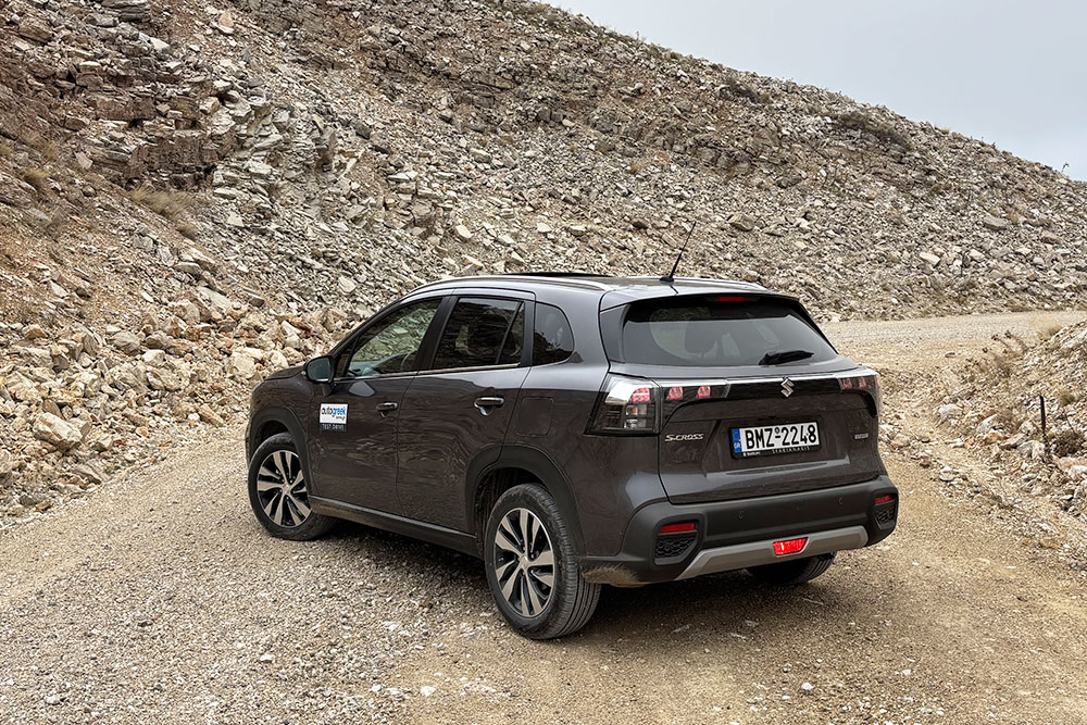 https://cdn.autogreeknews.gr/wp-content/uploads/2025/10/Suzuki-S-CROSS_5.jpg