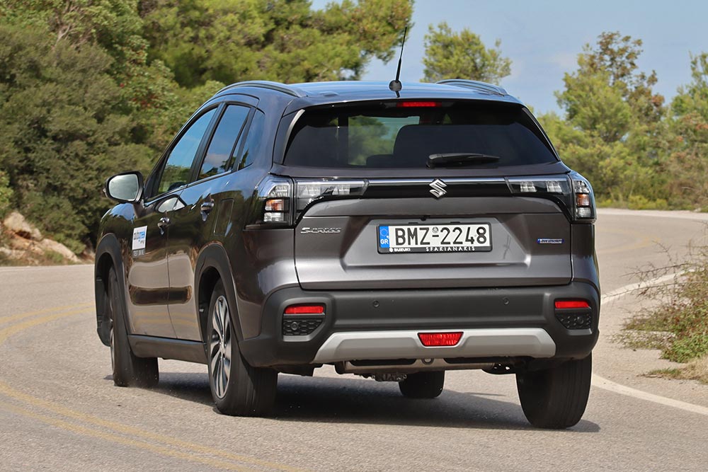 https://cdn.autogreeknews.gr/wp-content/uploads/2025/10/Suzuki-S-Cross-1.4-Boosterjet-110-hp-4WD-auto-6.jpg