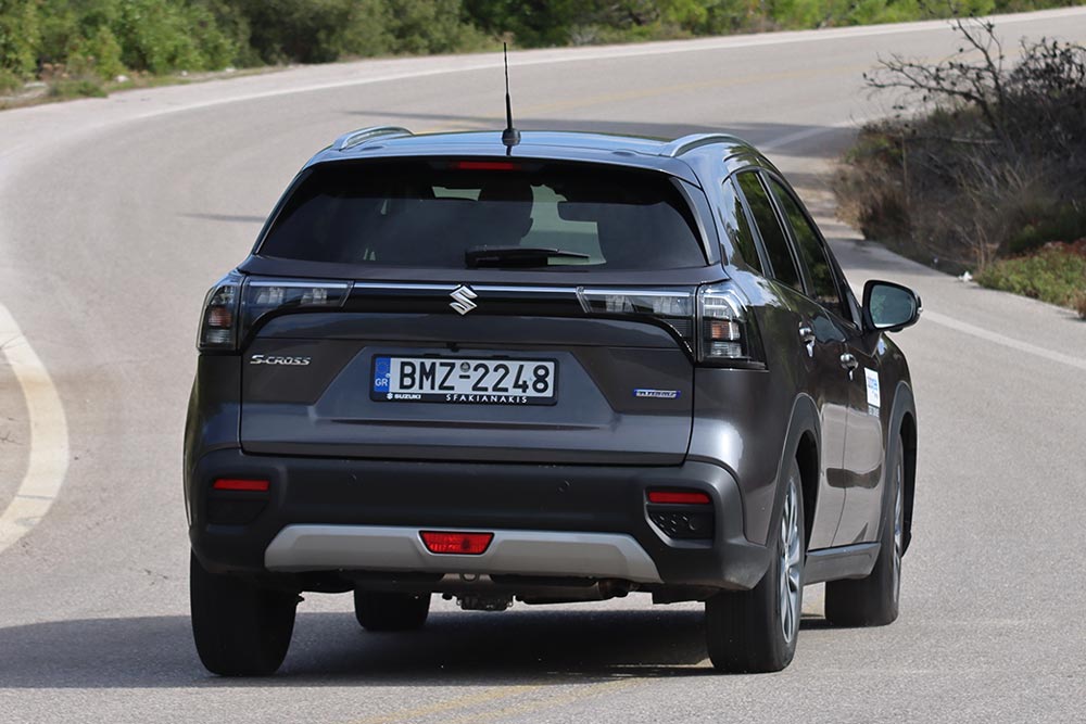 https://cdn.autogreeknews.gr/wp-content/uploads/2025/10/Suzuki-S-Cross-1.4-Boosterjet-110-hp-4WD-auto-7.jpg