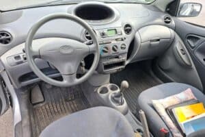 Toyota-Yaris-2001-4
