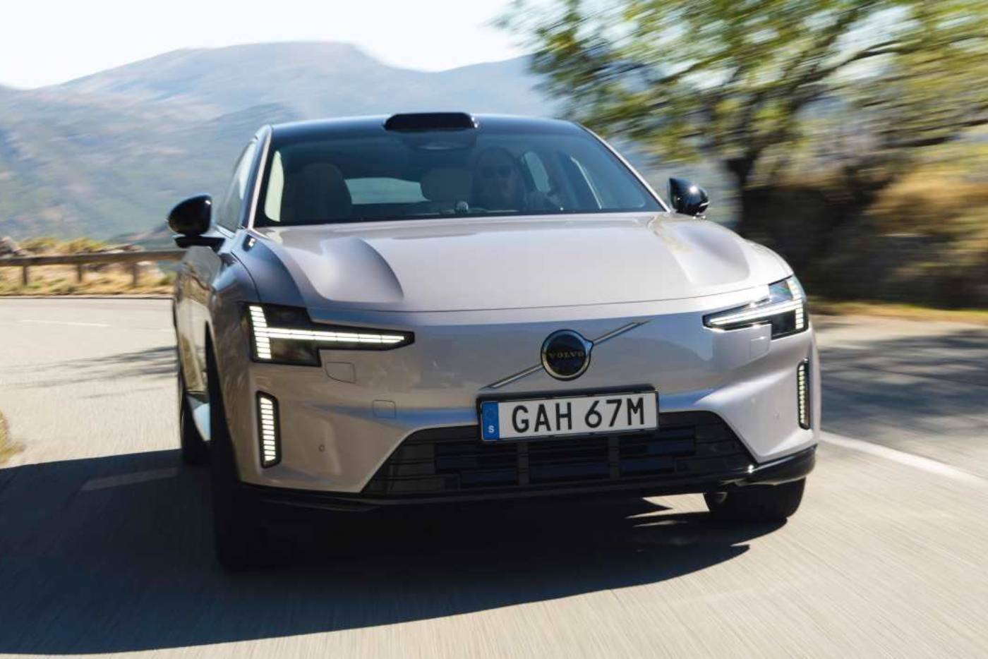 Βγήκε στο δρόμο η νέα ναυαρχίδα Volvo ES90