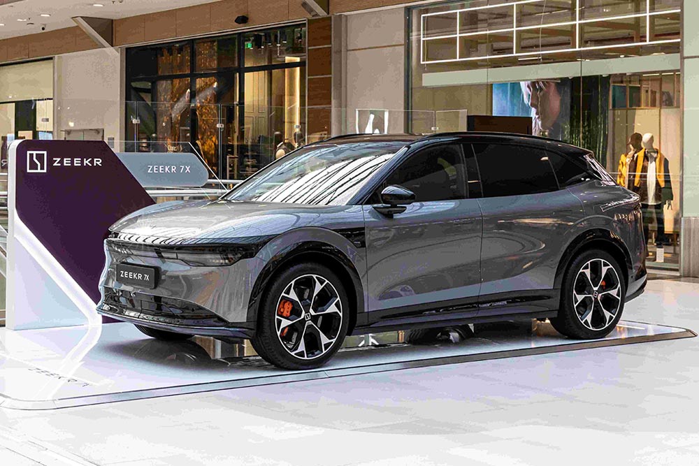 https://cdn.autogreeknews.gr/wp-content/uploads/2025/10/Zeekr-7X-The-Mall-Athens-1.jpg