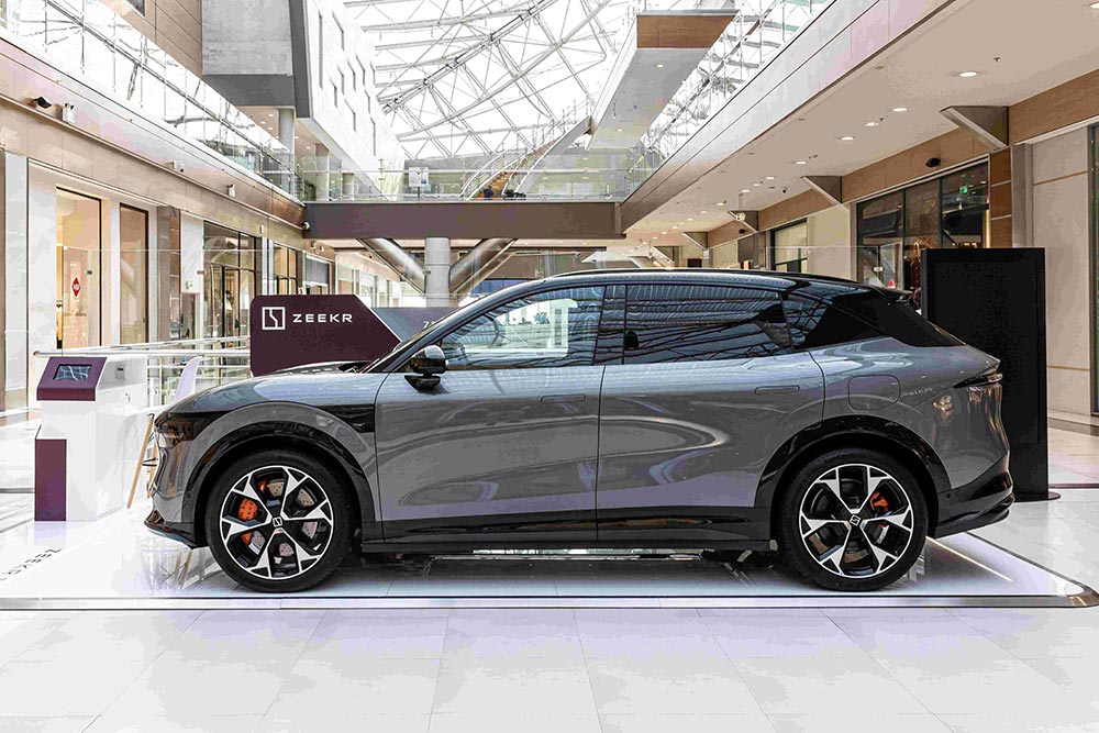 https://cdn.autogreeknews.gr/wp-content/uploads/2025/10/Zeekr-7X-The-Mall-Athens-2.jpg