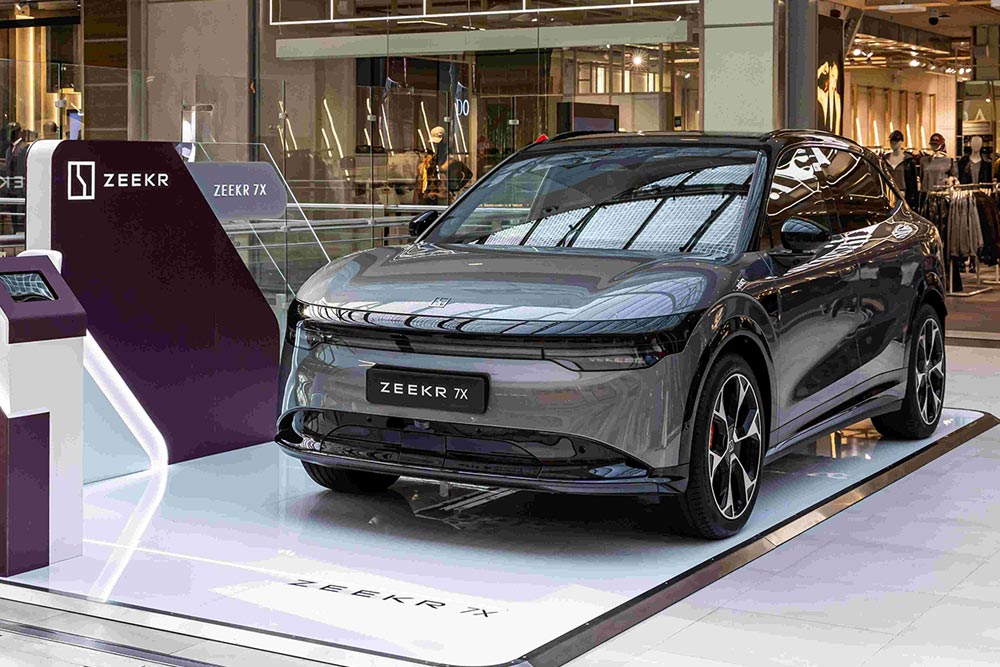 https://cdn.autogreeknews.gr/wp-content/uploads/2025/10/Zeekr-7X-The-Mall-Athens-5.jpg
