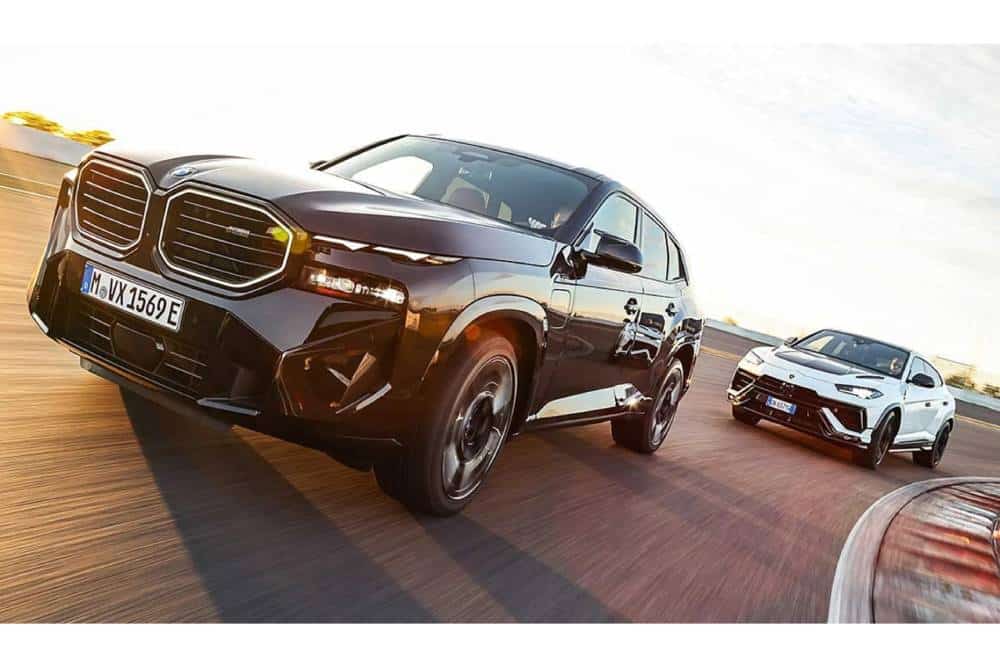 https://cdn.autogreeknews.gr/wp-content/uploads/2025/10/bmw-xm-vs-lamborghini-urus-02.jpg