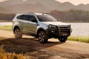Νέο σκληροτράχηλο SUV Isuzu MU-X Tour με βάση D-Max