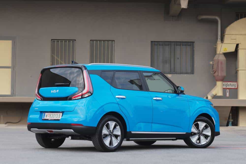 https://cdn.autogreeknews.gr/wp-content/uploads/2025/10/kia_e-soul_64.jpg