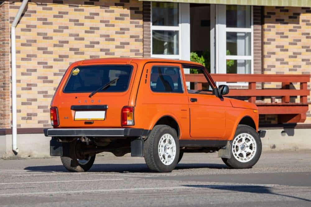 https://cdn.autogreeknews.gr/wp-content/uploads/2025/10/lada-niva-turbo-12.jpg