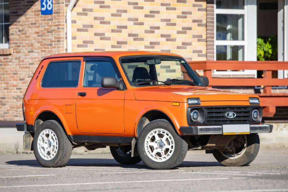 https://cdn.autogreeknews.gr/wp-content/uploads/2025/10/lada-niva-turbo-13.jpg
