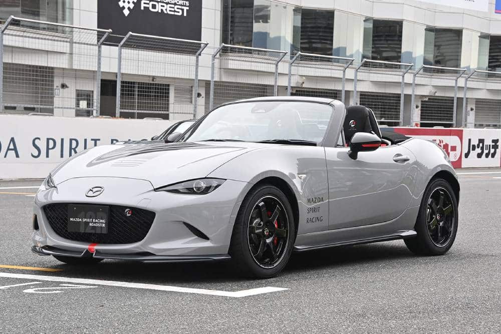 https://cdn.autogreeknews.gr/wp-content/uploads/2025/10/mazda-mx-5-spirit-racing-04.jpg