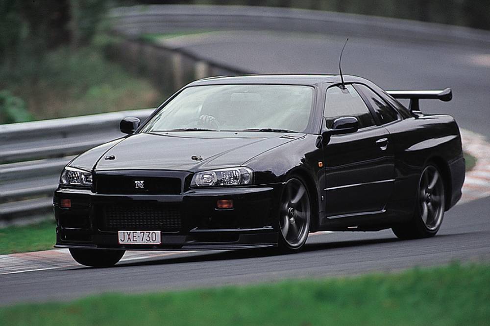 https://cdn.autogreeknews.gr/wp-content/uploads/2025/10/nissan_skyline_gt-r_v-spec_nurburgring_test_car.jpg
