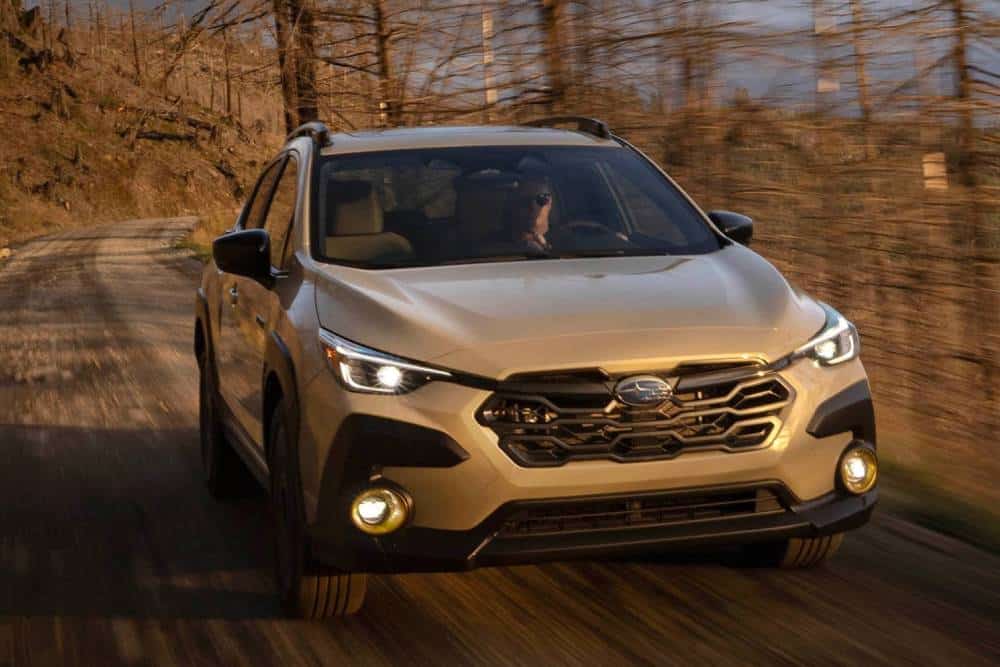 https://cdn.autogreeknews.gr/wp-content/uploads/2025/10/subaru-crosstrek-hybrid-review-04.jpg