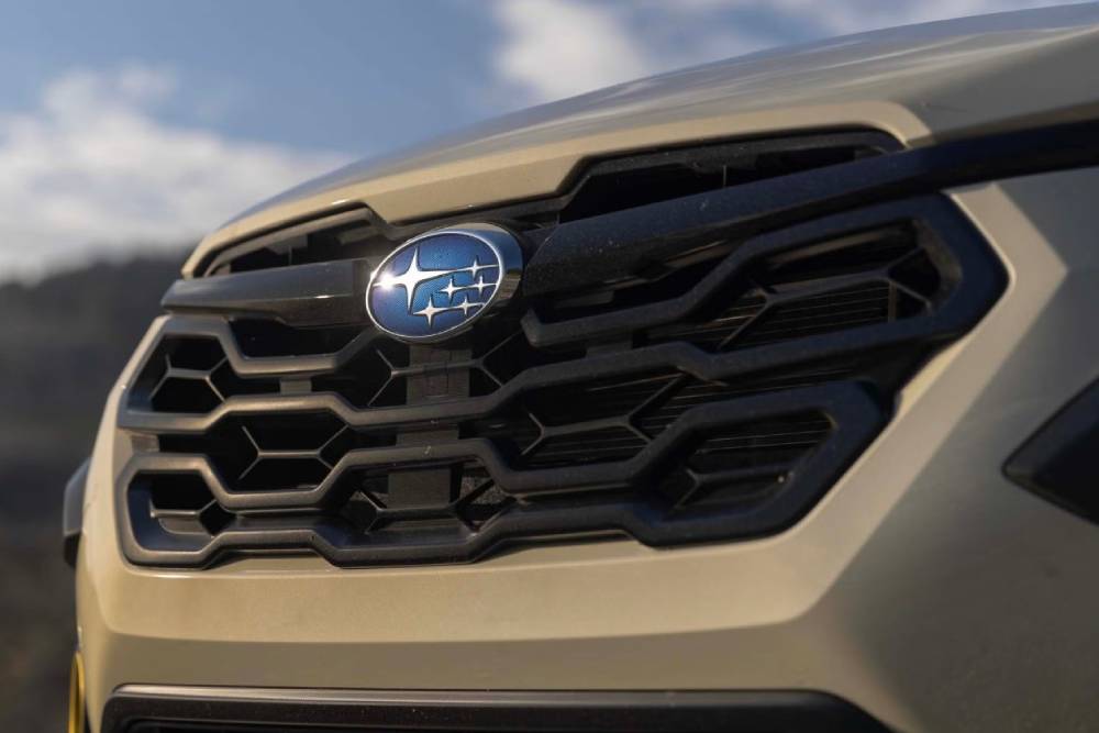 https://cdn.autogreeknews.gr/wp-content/uploads/2025/10/subaru-crosstrek-hybrid-review-08.jpg