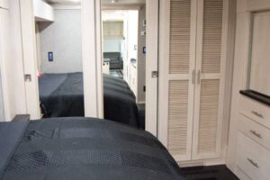 volvo-semi-with-a-smart-fortwo-parked-on-its-back- (5)