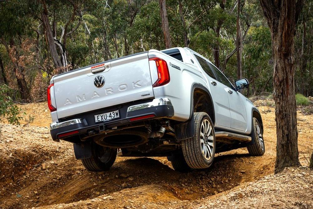 https://cdn.autogreeknews.gr/wp-content/uploads/2025/10/vw-amarok-2.3-tsi-03.jpg