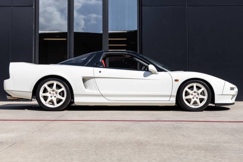 https://cdn.autogreeknews.gr/wp-content/uploads/2025/11/1996_honda_nsx_K0A0788-65073-scaled-1.jpg