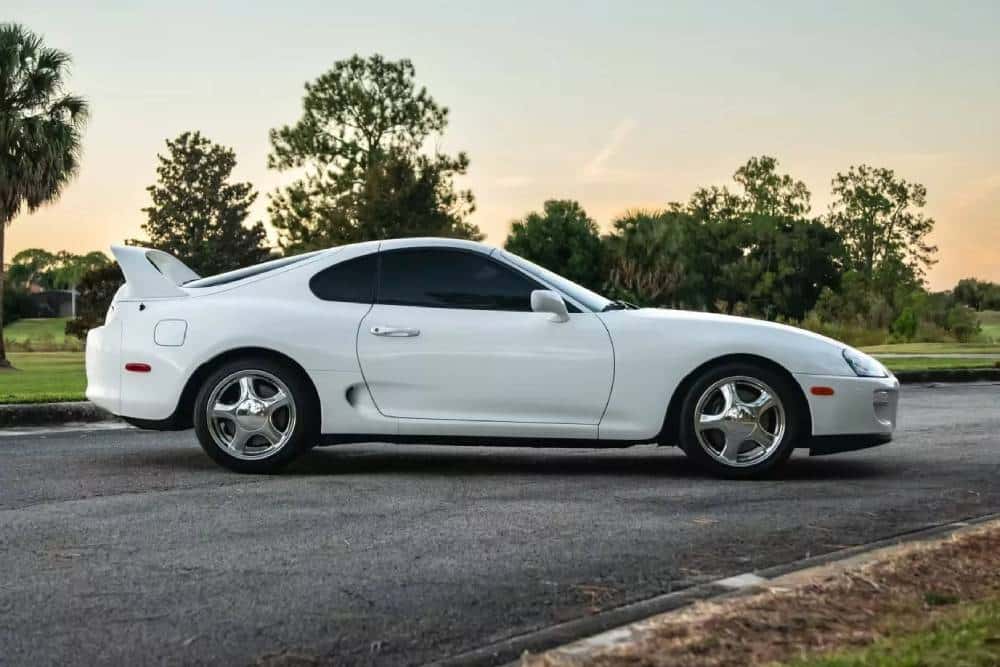 https://cdn.autogreeknews.gr/wp-content/uploads/2025/11/1998-Toyota-Supra-Auction-Mecum-2_result22.jpg