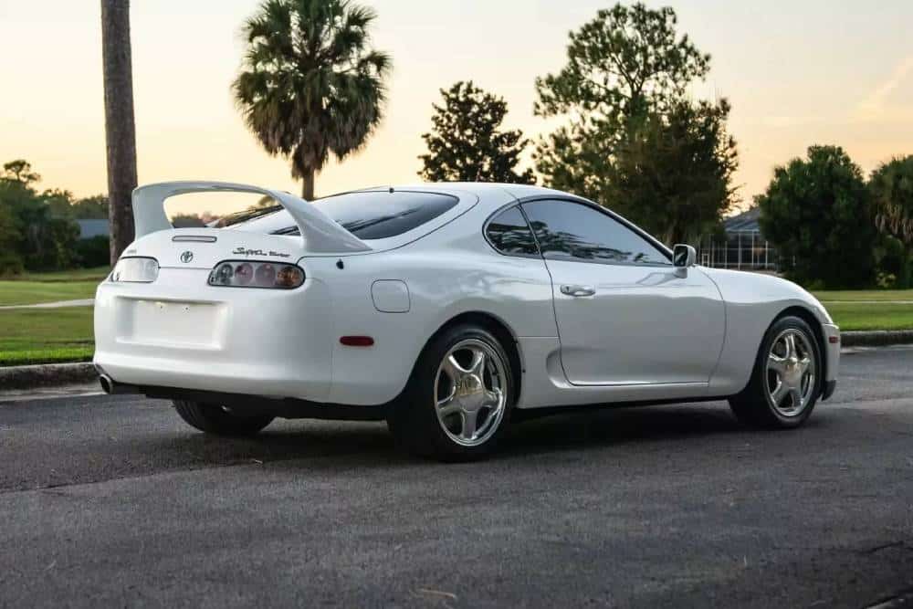 https://cdn.autogreeknews.gr/wp-content/uploads/2025/11/1998-Toyota-Supra-Auction-Mecum-3_result22.jpg
