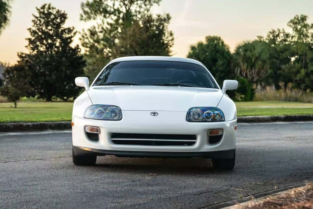 https://cdn.autogreeknews.gr/wp-content/uploads/2025/11/1998-Toyota-Supra-Auction-Mecum-4_result22.jpg