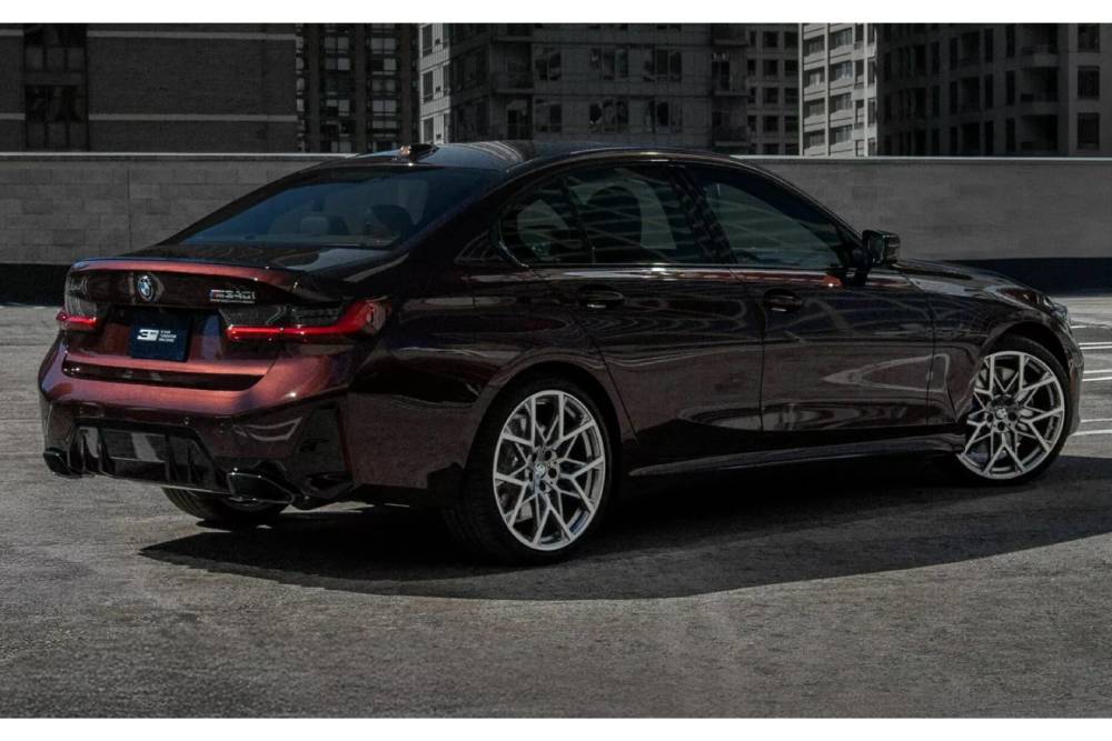 https://cdn.autogreeknews.gr/wp-content/uploads/2025/11/2026-BMW-M340i-xDrive-50-Jahre-Edition-Canada-6-co.jpg