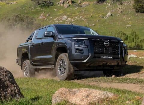 Ολοκαίνουργιο Nissan Navara με έντονη αύρα Mitsubishi (+video)