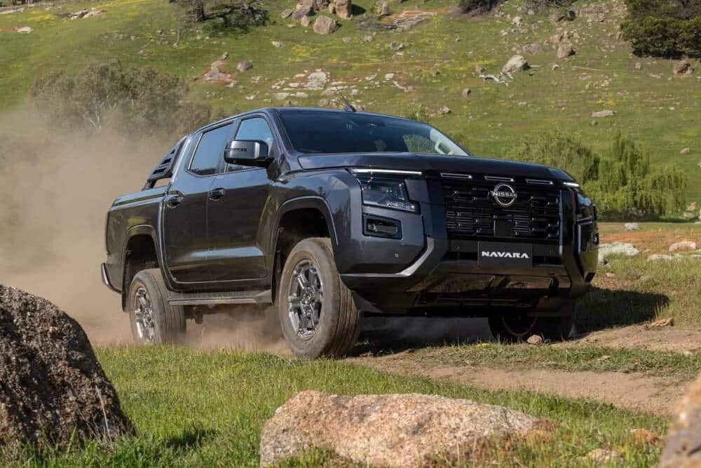 https://cdn.autogreeknews.gr/wp-content/uploads/2025/11/2026-Nissan-Navara-ST-X-1-2048x1366-1.jpg