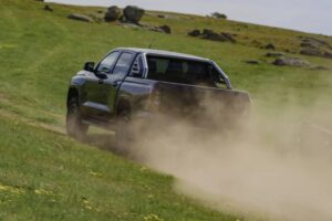 2026-Nissan-Navara-ST-X-3-2048×1366