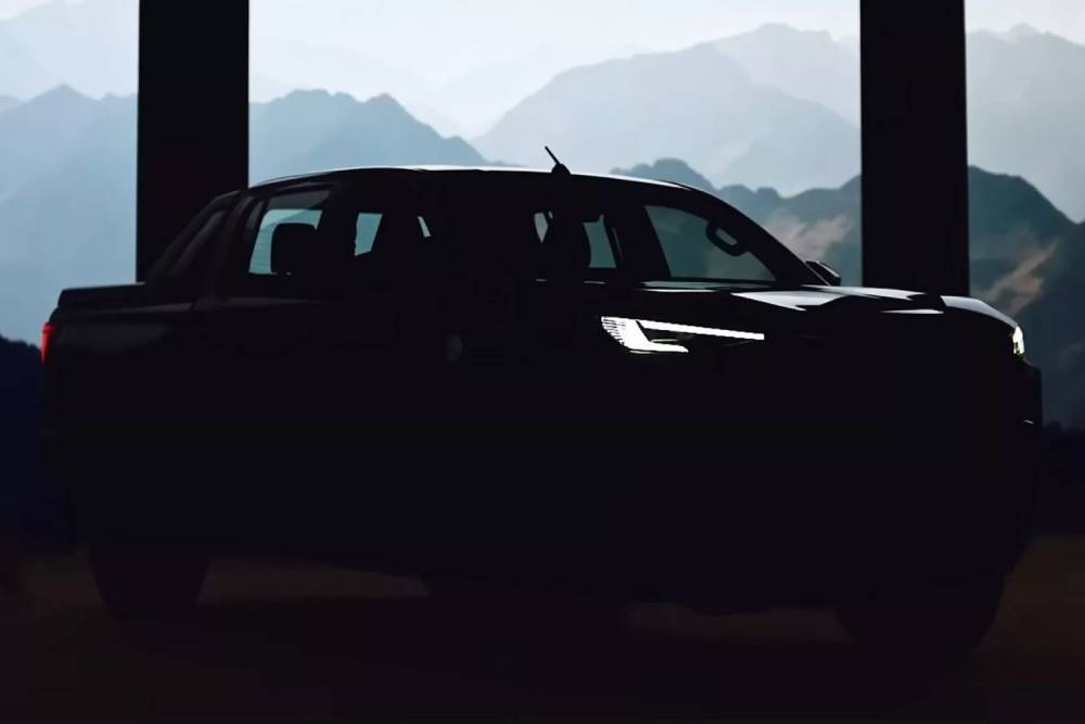https://cdn.autogreeknews.gr/wp-content/uploads/2025/11/2026-Toyota-Hilux-Teaser-3-2048x1152-1.jpg