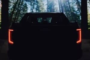 2026-Toyota-Hilux-Teaser-6-2048×1152