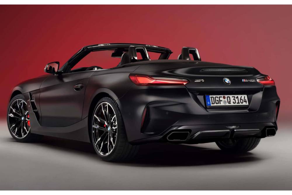 https://cdn.autogreeknews.gr/wp-content/uploads/2025/11/2026-bmw-z4-final-edition-rear-3-4.jpg