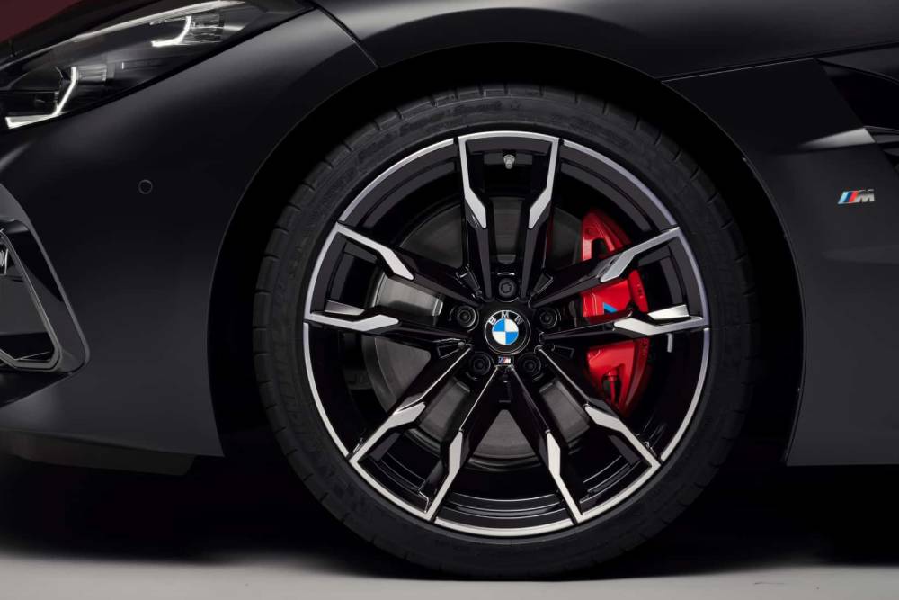https://cdn.autogreeknews.gr/wp-content/uploads/2025/11/2026-bmw-z4-final-edition-wheel.jpg