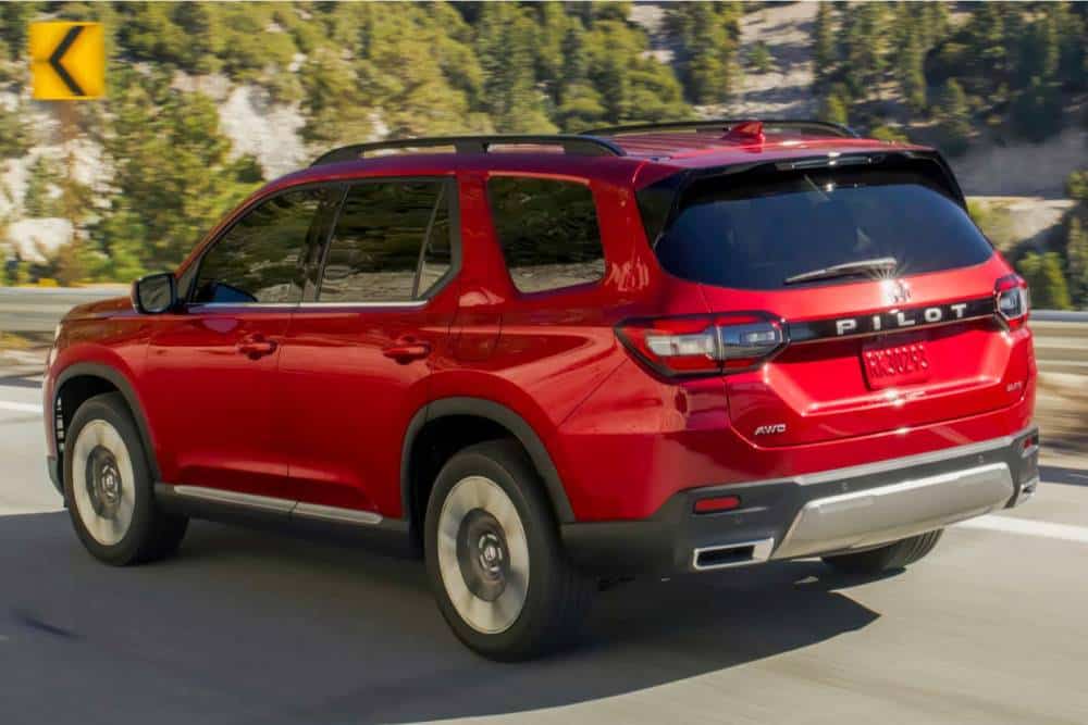 https://cdn.autogreeknews.gr/wp-content/uploads/2025/11/2026-honda-pilot-elite-1.jpg