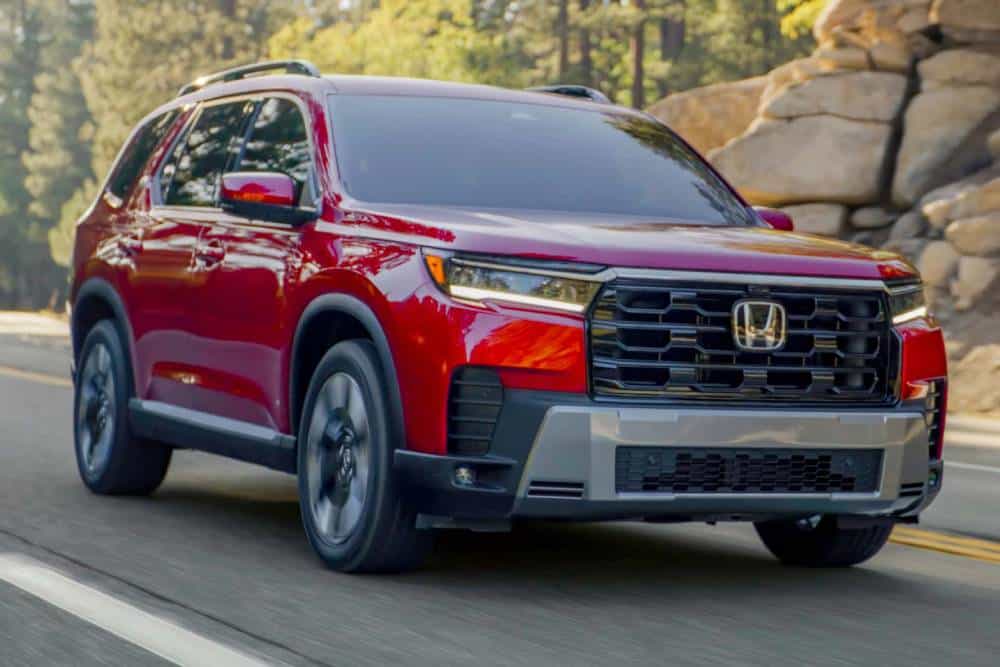 https://cdn.autogreeknews.gr/wp-content/uploads/2025/11/2026-honda-pilot-elite.jpg