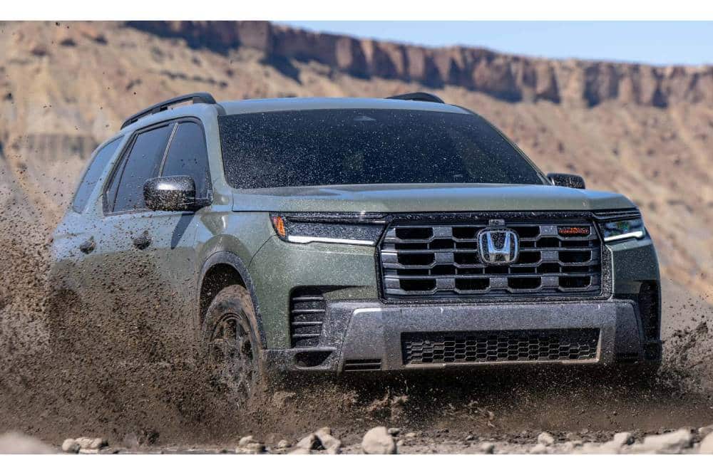https://cdn.autogreeknews.gr/wp-content/uploads/2025/11/2026-honda-pilot-trailsport.jpg