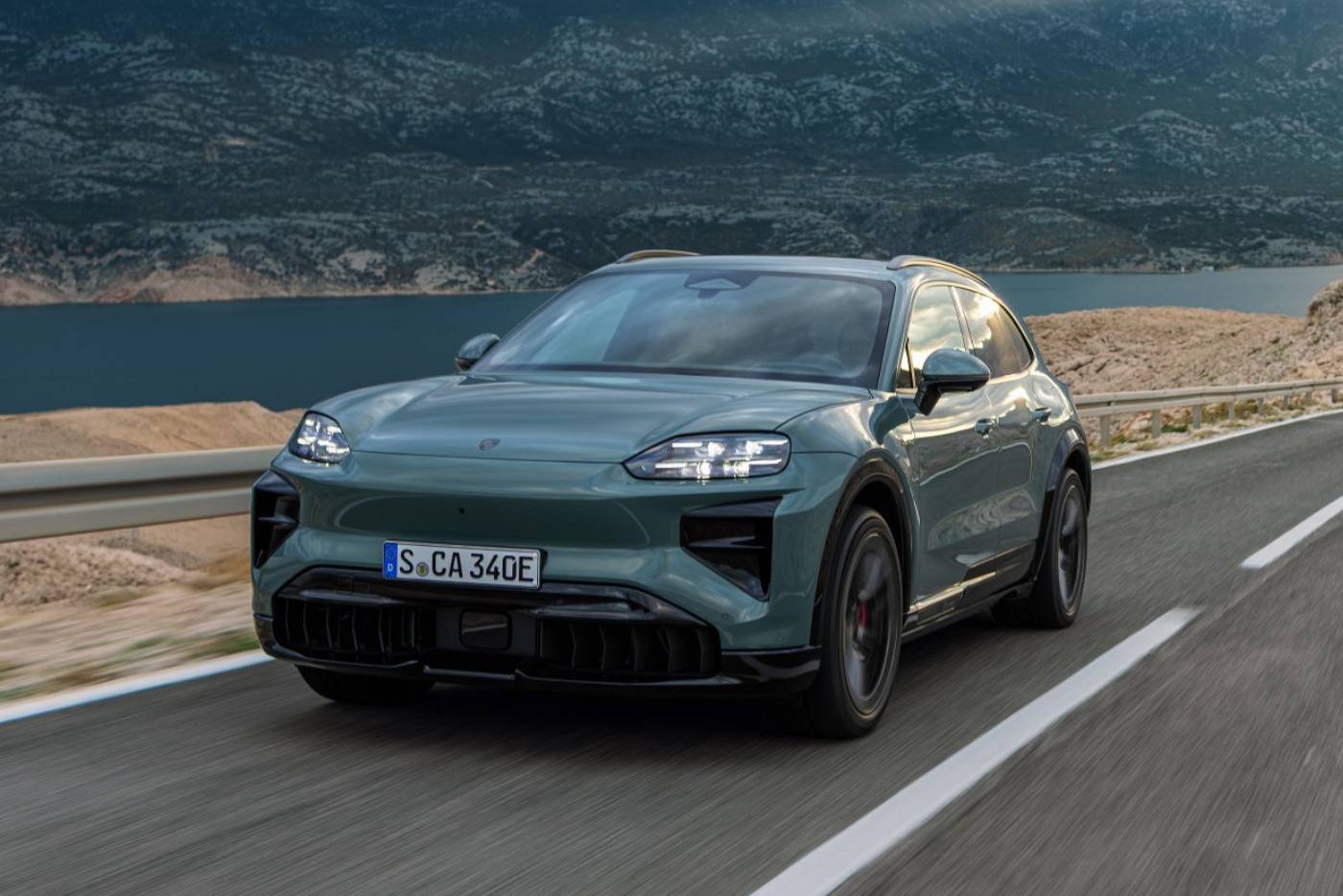 https://cdn.autogreeknews.gr/wp-content/uploads/2025/11/2026-porsche-cayenne-electric-1-1.jpg